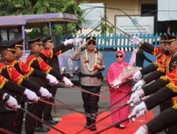 Resmi Bertugas, AKBP Sentot Kunto Wibowo Disambut Tradisi Gerbang Pora