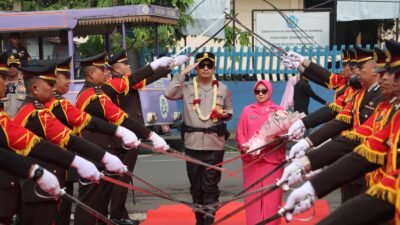 Resmi Bertugas, AKBP Sentot Kunto Wibowo Disambut Tradisi Gerbang Pora